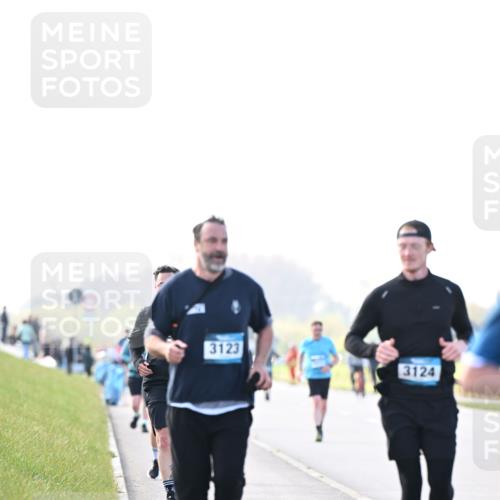 12.04.2026 - 45. Internationalen Wilhelmsburger Insellauf Dr. Thomas Lammeyer http://msf.ph/oto/9450783 12.04.2026 10:45:46 Laufen 3123, 3124 meine-sportfotos.de