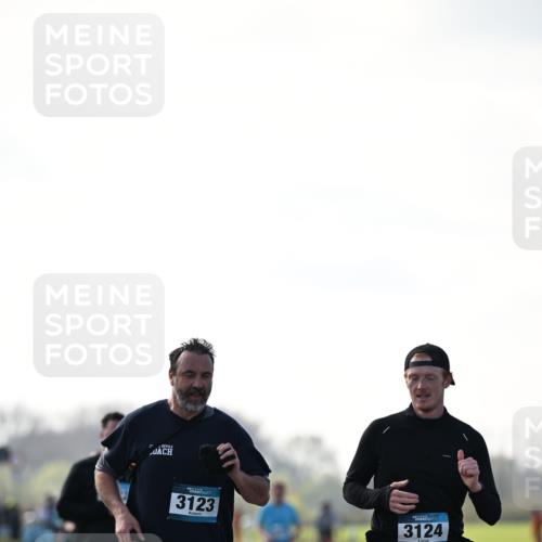 12.04.2026 - 45. Internationalen Wilhelmsburger Insellauf Dr. Thomas Lammeyer http://msf.ph/oto/9450786 12.04.2026 10:45:47 Laufen 3123, 3124 meine-sportfotos.de