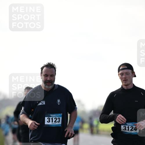 12.04.2026 - 45. Internationalen Wilhelmsburger Insellauf Dr. Thomas Lammeyer http://msf.ph/oto/9450801 12.04.2026 10:45:49 Laufen 3123, 3124 meine-sportfotos.de