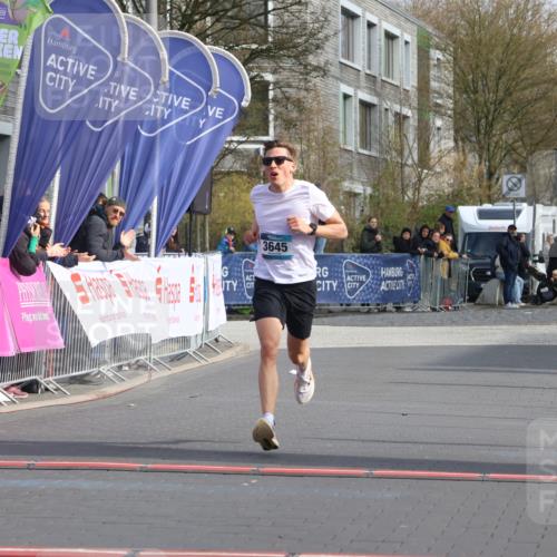 12.04.2026 - 45. Internationalen Wilhelmsburger Insellauf Strokosch-Dieckow http://msf.ph/oto/9450953 12.04.2026 10:07:55 Ziel 3645 meine-sportfotos.de