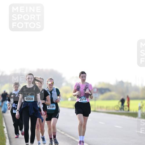 12.04.2026 - 45. Internationalen Wilhelmsburger Insellauf Dr. Thomas Lammeyer http://msf.ph/oto/9450970 12.04.2026 10:47:19 Laufen 4668, 2109, 2518 meine-sportfotos.de