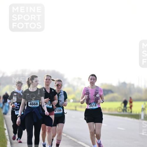 12.04.2026 - 45. Internationalen Wilhelmsburger Insellauf Dr. Thomas Lammeyer http://msf.ph/oto/9450978 12.04.2026 10:47:20 Laufen 20, 4668, 2108, 2518, 2109 meine-sportfotos.de
