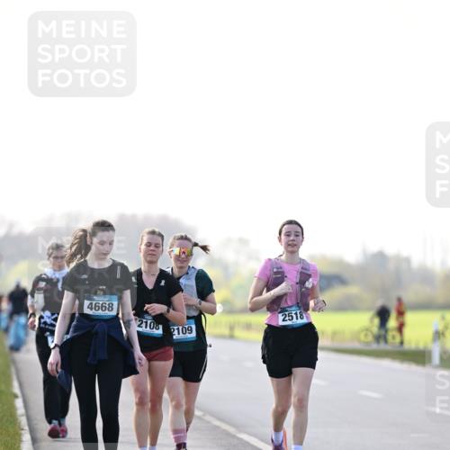 12.04.2026 - 45. Internationalen Wilhelmsburger Insellauf Dr. Thomas Lammeyer http://msf.ph/oto/9450981 12.04.2026 10:47:20 Laufen 4668, 2108, 2518, 2109 meine-sportfotos.de