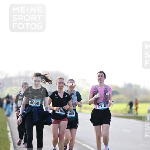 12.04.2026 - 45. Internationalen Wilhelmsburger Insellauf Dr. Thomas Lammeyer http://msf.ph/oto/9450986 12.04.2026 10:47:21 Laufen 4668, 2108, 2109, 2518 meine-sportfotos.de