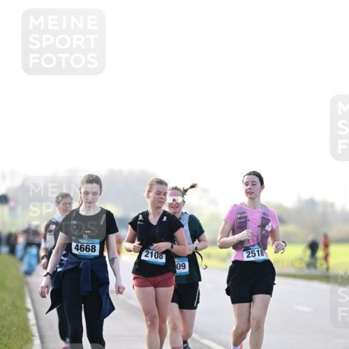 12.04.2026 - 45. Internationalen Wilhelmsburger Insellauf Dr. Thomas Lammeyer http://msf.ph/oto/9450988 12.04.2026 10:47:21 Laufen 4668, 2108, 09, 2518 meine-sportfotos.de