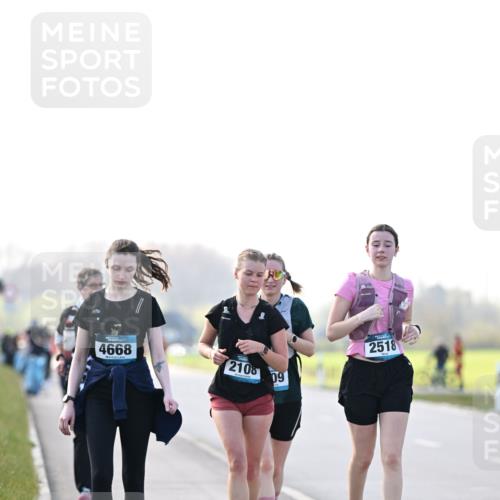 12.04.2026 - 45. Internationalen Wilhelmsburger Insellauf Dr. Thomas Lammeyer http://msf.ph/oto/9450989 12.04.2026 10:47:21 Laufen 4668, 2108, 09, 2518 meine-sportfotos.de