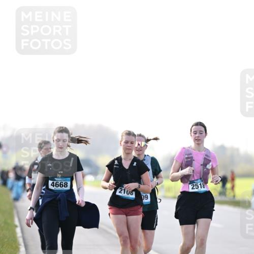 12.04.2026 - 45. Internationalen Wilhelmsburger Insellauf Dr. Thomas Lammeyer http://msf.ph/oto/9450991 12.04.2026 10:47:22 Laufen 4668, 2108, 09, 6, 2518 meine-sportfotos.de