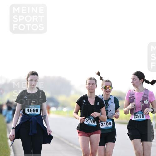 12.04.2026 - 45. Internationalen Wilhelmsburger Insellauf Dr. Thomas Lammeyer http://msf.ph/oto/9450998 12.04.2026 10:47:23 Laufen 4668, 2108, 2518, 2109 meine-sportfotos.de