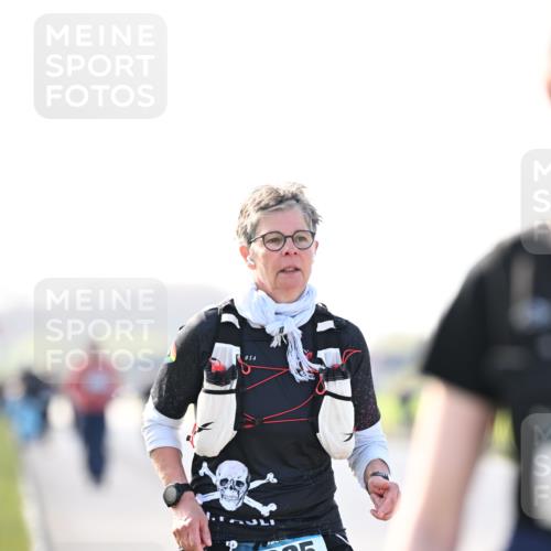 12.04.2026 - 45. Internationalen Wilhelmsburger Insellauf Dr. Thomas Lammeyer http://msf.ph/oto/9451035 12.04.2026 10:47:30 Laufen 2025 meine-sportfotos.de