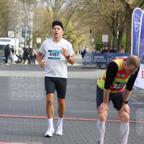 12.04.2026 - 45. Internationalen Wilhelmsburger Insellauf Strokosch-Dieckow http://msf.ph/oto/9451058 12.04.2026 10:09:24 Ziel 4067 meine-sportfotos.de