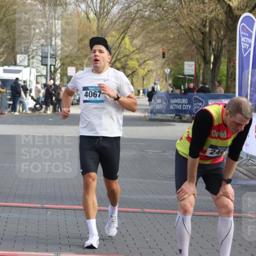 12.04.2026 - 45. Internationalen Wilhelmsburger Insellauf Strokosch-Dieckow http://msf.ph/oto/9451067 12.04.2026 10:09:24 Ziel 4067 meine-sportfotos.de