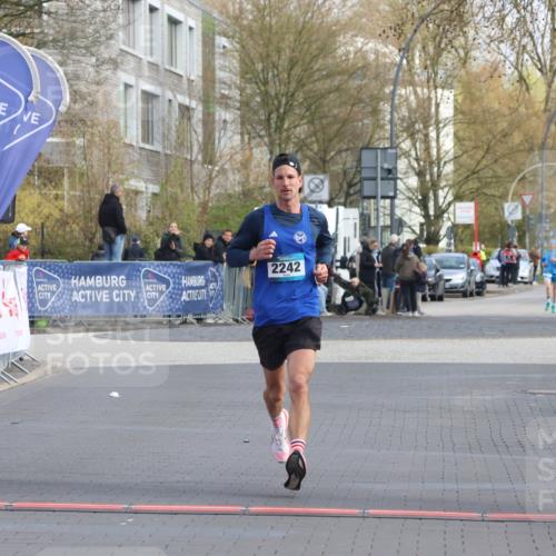 12.04.2026 - 45. Internationalen Wilhelmsburger Insellauf Strokosch-Dieckow http://msf.ph/oto/9451102 12.04.2026 10:09:56 Ziel 2242 meine-sportfotos.de