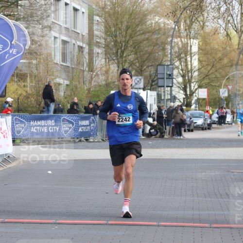 12.04.2026 - 45. Internationalen Wilhelmsburger Insellauf Strokosch-Dieckow http://msf.ph/oto/9451108 12.04.2026 10:09:56 Ziel 2242 meine-sportfotos.de