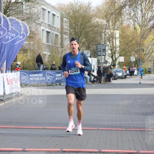 12.04.2026 - 45. Internationalen Wilhelmsburger Insellauf Strokosch-Dieckow http://msf.ph/oto/9451118 12.04.2026 10:09:57 Ziel 2242 meine-sportfotos.de