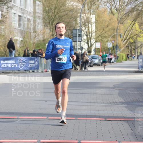 12.04.2026 - 45. Internationalen Wilhelmsburger Insellauf Strokosch-Dieckow http://msf.ph/oto/9451199 12.04.2026 10:10:23 Ziel 2983 meine-sportfotos.de
