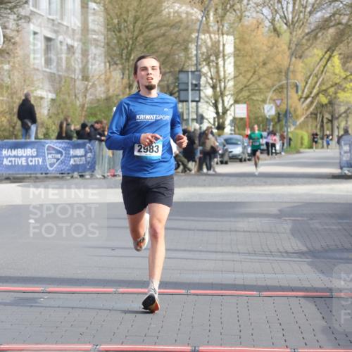 12.04.2026 - 45. Internationalen Wilhelmsburger Insellauf Strokosch-Dieckow http://msf.ph/oto/9451204 12.04.2026 10:10:23 Ziel 2983 meine-sportfotos.de