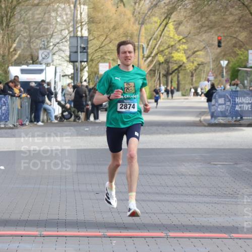 12.04.2026 - 45. Internationalen Wilhelmsburger Insellauf Strokosch-Dieckow http://msf.ph/oto/9451214 12.04.2026 10:10:35 Ziel 2874 meine-sportfotos.de
