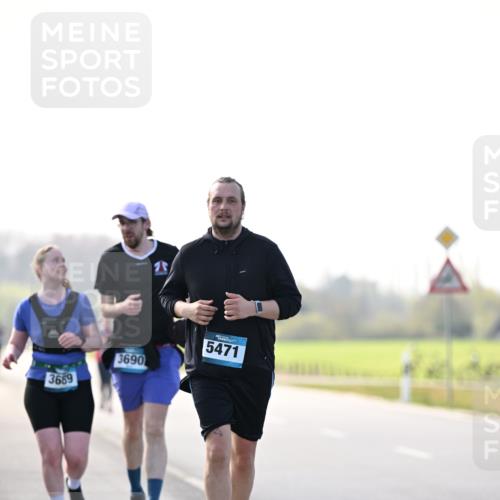 12.04.2026 - 45. Internationalen Wilhelmsburger Insellauf Dr. Thomas Lammeyer http://msf.ph/oto/9451217 12.04.2026 10:48:24 Laufen 3689, 3690, 5471 meine-sportfotos.de