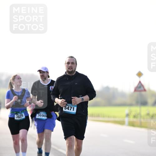 12.04.2026 - 45. Internationalen Wilhelmsburger Insellauf Dr. Thomas Lammeyer http://msf.ph/oto/9451218 12.04.2026 10:48:24 Laufen 3669, 3690, 5471 meine-sportfotos.de