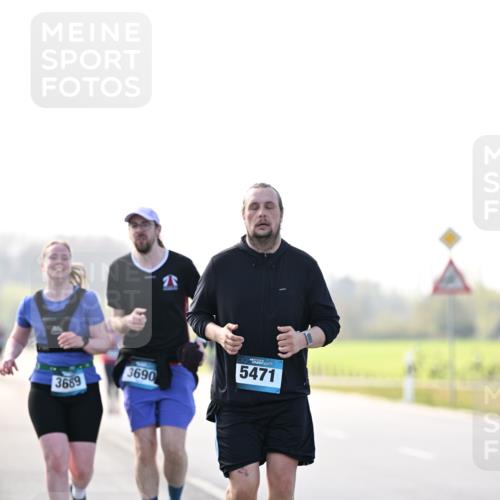 12.04.2026 - 45. Internationalen Wilhelmsburger Insellauf Dr. Thomas Lammeyer http://msf.ph/oto/9451224 12.04.2026 10:48:24 Laufen 3690, 3669, 5471 meine-sportfotos.de