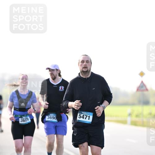 12.04.2026 - 45. Internationalen Wilhelmsburger Insellauf Dr. Thomas Lammeyer http://msf.ph/oto/9451227 12.04.2026 10:48:25 Laufen 3659, 3690, 5471 meine-sportfotos.de