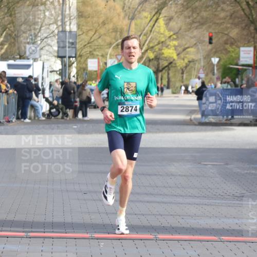 12.04.2026 - 45. Internationalen Wilhelmsburger Insellauf Strokosch-Dieckow http://msf.ph/oto/9451232 12.04.2026 10:10:35 Ziel 2874 meine-sportfotos.de