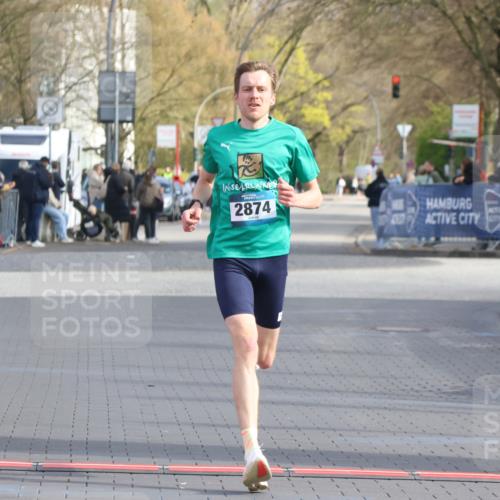 12.04.2026 - 45. Internationalen Wilhelmsburger Insellauf Strokosch-Dieckow http://msf.ph/oto/9451245 12.04.2026 10:10:35 Ziel 2874 meine-sportfotos.de