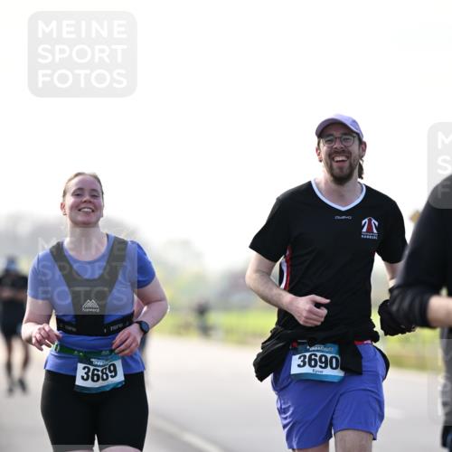 12.04.2026 - 45. Internationalen Wilhelmsburger Insellauf Dr. Thomas Lammeyer http://msf.ph/oto/9451246 12.04.2026 10:48:28 Laufen 3, 3689, 3690 meine-sportfotos.de