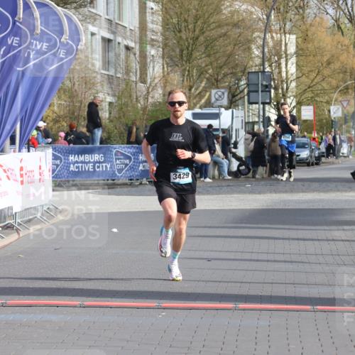 12.04.2026 - 45. Internationalen Wilhelmsburger Insellauf Strokosch-Dieckow http://msf.ph/oto/9451259 12.04.2026 10:10:51 Ziel 3429 meine-sportfotos.de