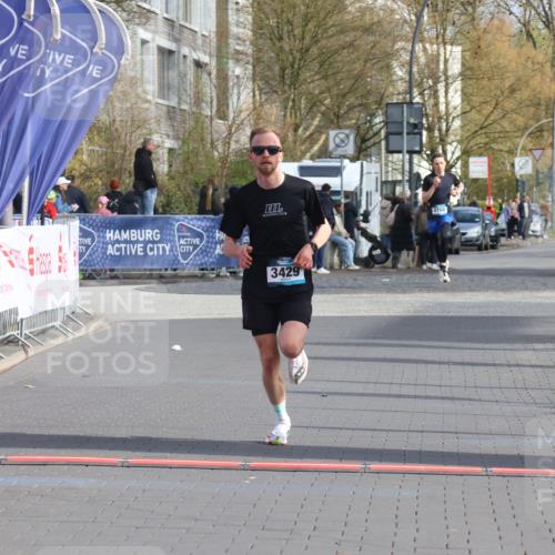 12.04.2026 - 45. Internationalen Wilhelmsburger Insellauf Strokosch-Dieckow http://msf.ph/oto/9451285 12.04.2026 10:10:52 Ziel 3429 meine-sportfotos.de