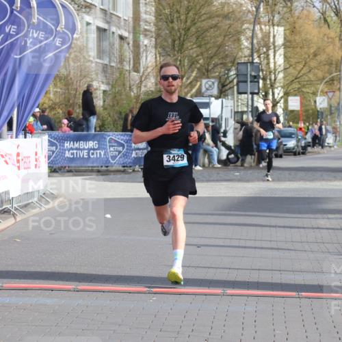 12.04.2026 - 45. Internationalen Wilhelmsburger Insellauf Strokosch-Dieckow http://msf.ph/oto/9451301 12.04.2026 10:10:52 Ziel 3429 meine-sportfotos.de