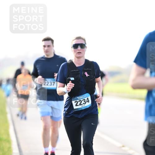 12.04.2026 - 45. Internationalen Wilhelmsburger Insellauf Dr. Thomas Lammeyer http://msf.ph/oto/9451317 12.04.2026 10:49:07 Laufen 2237, 2234 meine-sportfotos.de