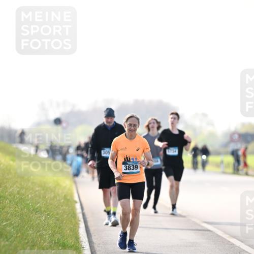 12.04.2026 - 45. Internationalen Wilhelmsburger Insellauf Dr. Thomas Lammeyer http://msf.ph/oto/9451348 12.04.2026 10:49:13 Laufen 305, 3839 meine-sportfotos.de
