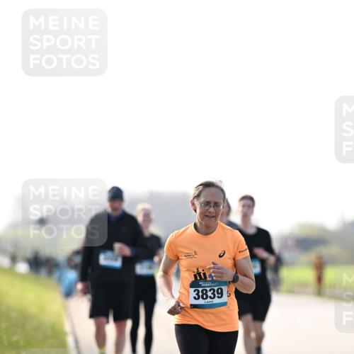 12.04.2026 - 45. Internationalen Wilhelmsburger Insellauf Dr. Thomas Lammeyer http://msf.ph/oto/9451358 12.04.2026 10:49:17 Laufen 3839 meine-sportfotos.de