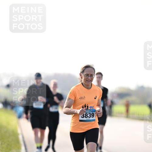 12.04.2026 - 45. Internationalen Wilhelmsburger Insellauf Dr. Thomas Lammeyer http://msf.ph/oto/9451361 12.04.2026 10:49:17 Laufen 3839 meine-sportfotos.de
