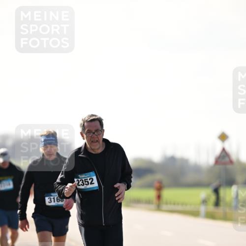 12.04.2026 - 45. Internationalen Wilhelmsburger Insellauf Dr. Thomas Lammeyer http://msf.ph/oto/9451417 12.04.2026 10:49:44 Laufen 3160, 2352 meine-sportfotos.de