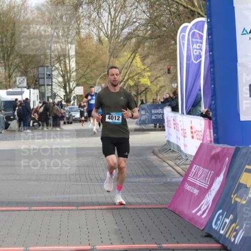 12.04.2026 - 45. Internationalen Wilhelmsburger Insellauf Strokosch-Dieckow http://msf.ph/oto/9451418 12.04.2026 10:11:24 Ziel 4012 meine-sportfotos.de