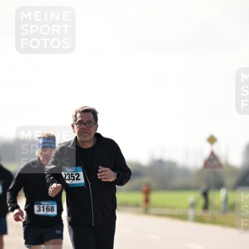 12.04.2026 - 45. Internationalen Wilhelmsburger Insellauf Dr. Thomas Lammeyer http://msf.ph/oto/9451422 12.04.2026 10:49:45 Laufen 3168, 2352 meine-sportfotos.de