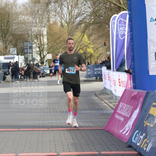 12.04.2026 - 45. Internationalen Wilhelmsburger Insellauf Strokosch-Dieckow http://msf.ph/oto/9451423 12.04.2026 10:11:24 Ziel 4012 meine-sportfotos.de