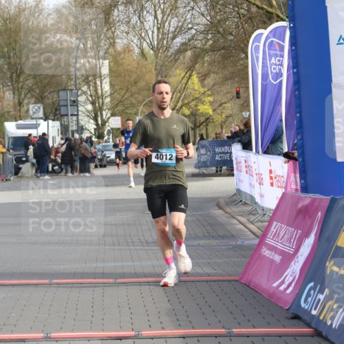 12.04.2026 - 45. Internationalen Wilhelmsburger Insellauf Strokosch-Dieckow http://msf.ph/oto/9451447 12.04.2026 10:11:24 Ziel 4012 meine-sportfotos.de