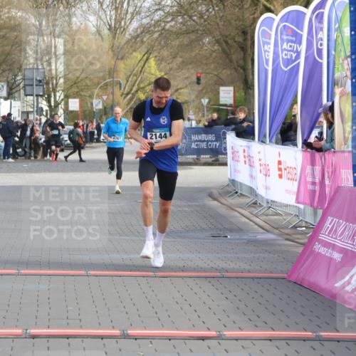 12.04.2026 - 45. Internationalen Wilhelmsburger Insellauf Strokosch-Dieckow http://msf.ph/oto/9451467 12.04.2026 10:11:30 Ziel 2144 meine-sportfotos.de