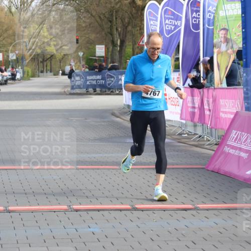 12.04.2026 - 45. Internationalen Wilhelmsburger Insellauf Strokosch-Dieckow http://msf.ph/oto/9451480 12.04.2026 10:11:36 Ziel 4767 meine-sportfotos.de