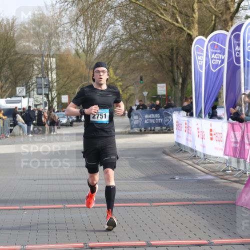 12.04.2026 - 45. Internationalen Wilhelmsburger Insellauf Strokosch-Dieckow http://msf.ph/oto/9451484 12.04.2026 10:11:41 Ziel 2751 meine-sportfotos.de