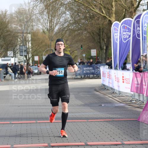 12.04.2026 - 45. Internationalen Wilhelmsburger Insellauf Strokosch-Dieckow http://msf.ph/oto/9451485 12.04.2026 10:11:41 Ziel 2751 meine-sportfotos.de