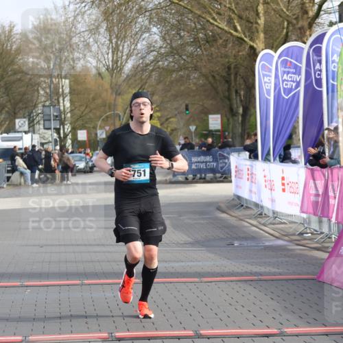 12.04.2026 - 45. Internationalen Wilhelmsburger Insellauf Strokosch-Dieckow http://msf.ph/oto/9451486 12.04.2026 10:11:41 Ziel 2751 meine-sportfotos.de