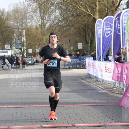 12.04.2026 - 45. Internationalen Wilhelmsburger Insellauf Strokosch-Dieckow http://msf.ph/oto/9451487 12.04.2026 10:11:41 Ziel 2751 meine-sportfotos.de