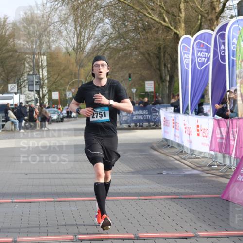 12.04.2026 - 45. Internationalen Wilhelmsburger Insellauf Strokosch-Dieckow http://msf.ph/oto/9451488 12.04.2026 10:11:42 Ziel 2751 meine-sportfotos.de
