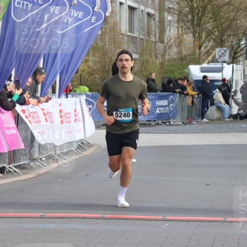 12.04.2026 - 45. Internationalen Wilhelmsburger Insellauf Strokosch-Dieckow http://msf.ph/oto/9451518 12.04.2026 10:13:36 Ziel 5240 meine-sportfotos.de