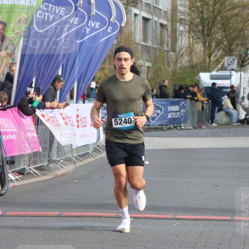 12.04.2026 - 45. Internationalen Wilhelmsburger Insellauf Strokosch-Dieckow http://msf.ph/oto/9451524 12.04.2026 10:13:37 Ziel 5240 meine-sportfotos.de