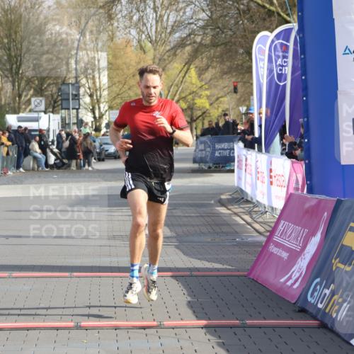 12.04.2026 - 45. Internationalen Wilhelmsburger Insellauf Strokosch-Dieckow http://msf.ph/oto/9451568 12.04.2026 10:15:11 Ziel 4002, 2727 meine-sportfotos.de